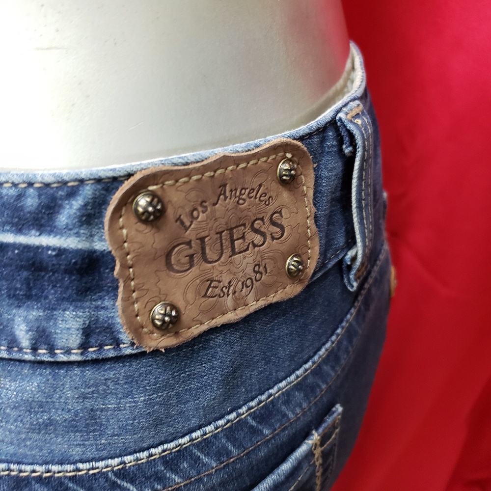 Guess - Picture 3 of 6